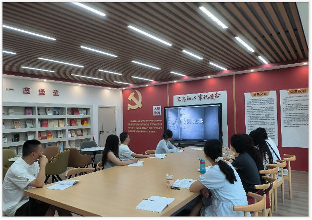 以案为鉴强担当 专题党课促廉洁 ——教师四支部召开支部党员大会